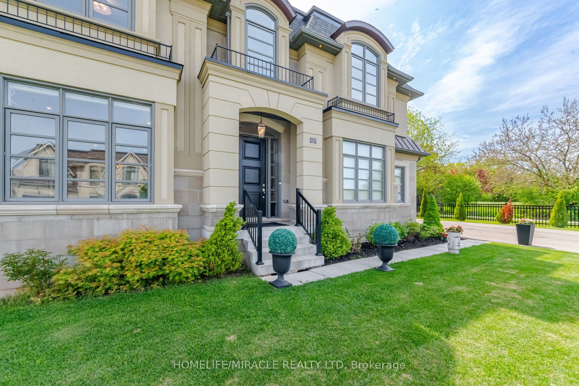 225 Prince George Crescent, Oakville